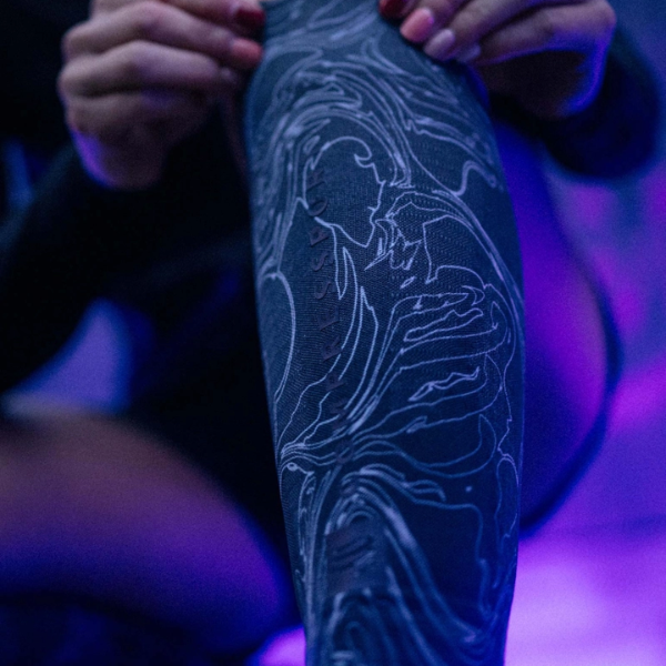 Băng bảo vệ bắp chân Compressport Calf Sleeves R2 3.0 - Aurora Black/Aurora