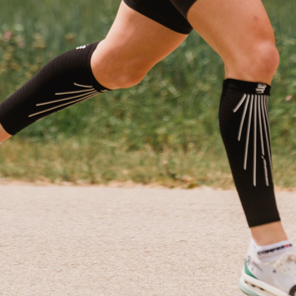 Băng bảo vệ bắp chân Compressport Calf Sleeves R2 Aero - Đen/Trắng (Black/White)
