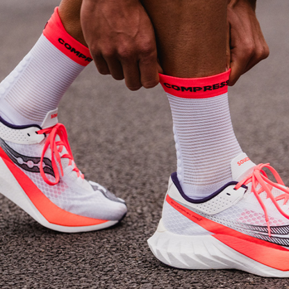 Tất chạy bộ Compressport Pro Racing Socks v4.0 Run High - Trắng/Đỏ (White/Fluo Red)