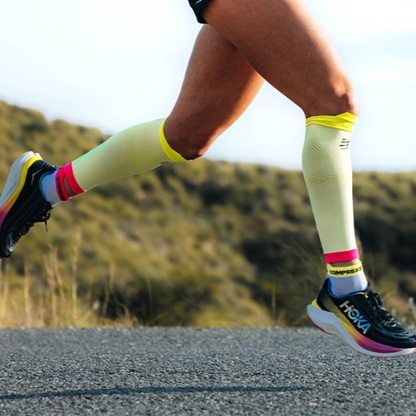 Băng bảo vệ bắp chân Compressport Calf Sleeves R2 Oxygen - Vàng (Safe Yellow)