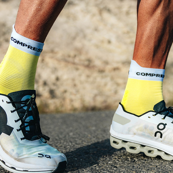 Compressport Pro Racing Socks v4.0 Run High - Safe Yellow/White