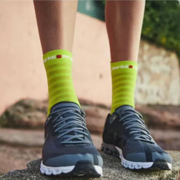 Tất chạy bộ Compressport Unisex's Pro Racing Socks v4.0 Run High - Primerose/Fjord Blue