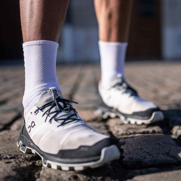 Tất chạy bộ Compressport Unisex's Pro Marathon Socks - Trắng (White)