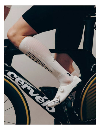 Tất chạy bộ Compressport Full Socks Aero 2.0 - Trắng/Đen (Whte/Black)