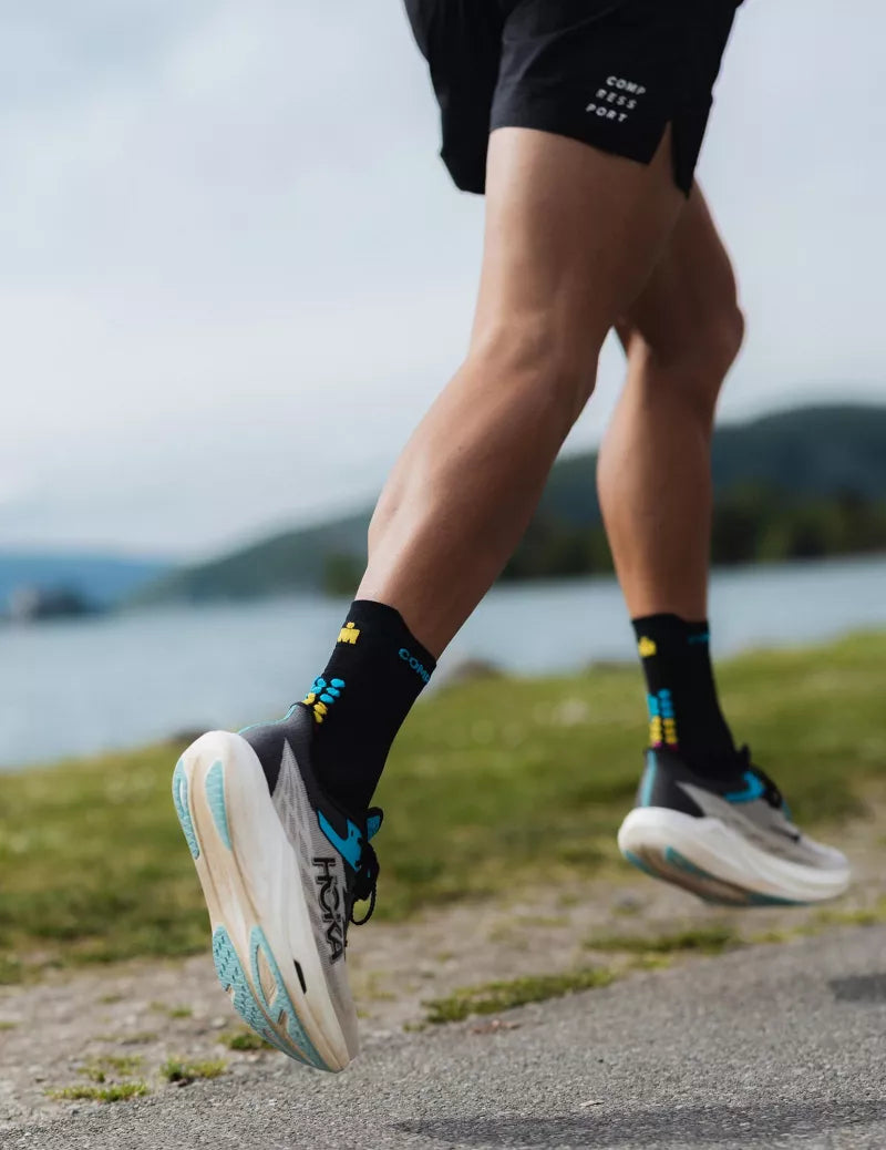 Tất Chạy Bộ Compressport Pro Racing Socks v4.0 Run High IRONMAN 2026 - Đen