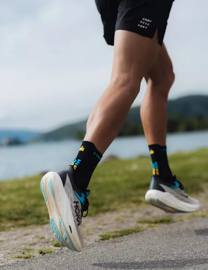 Tất Chạy Bộ Compressport Pro Racing Socks v4.0 Run High IRONMAN 2026 - Đen