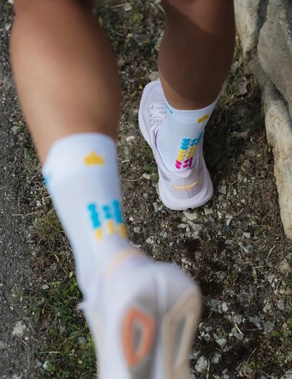 Tất Chạy Bộ Compressport Pro Racing Socks v4.0 Run High IRONMAN 2026 - Trắng