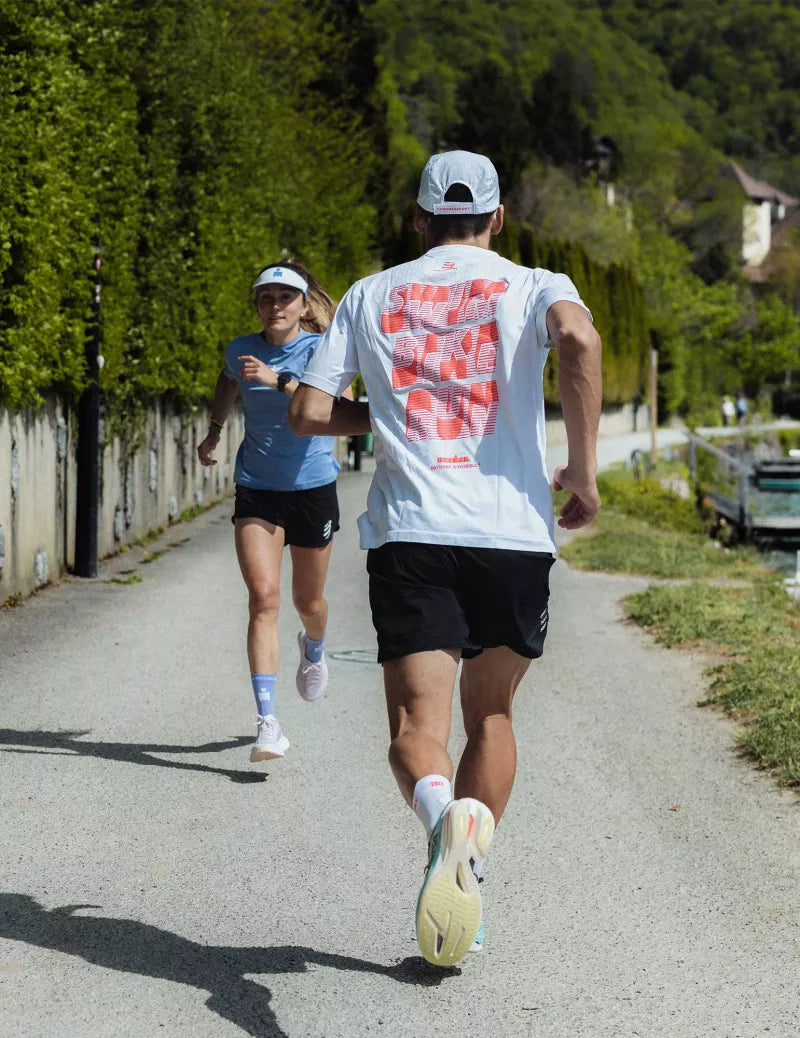 Áo Thun Tập Luyện Compressport Training SS Tshirt IRONMAN 2026 - Trắng/Đỏ Neon