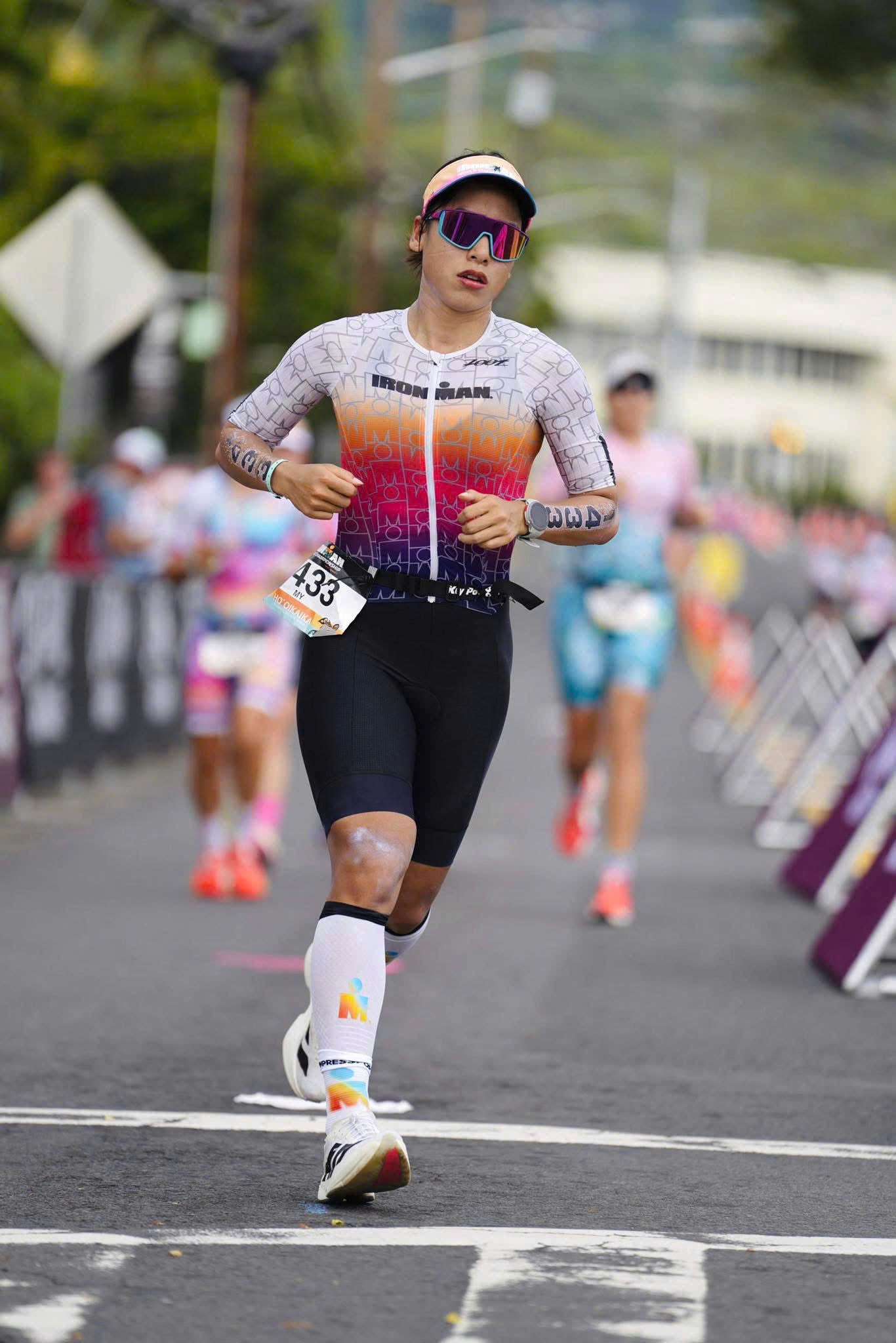 Băng bảo vệ bắp chân Compressport Calf Sleeves R2 3.0 IRONMAN - White Sunrise