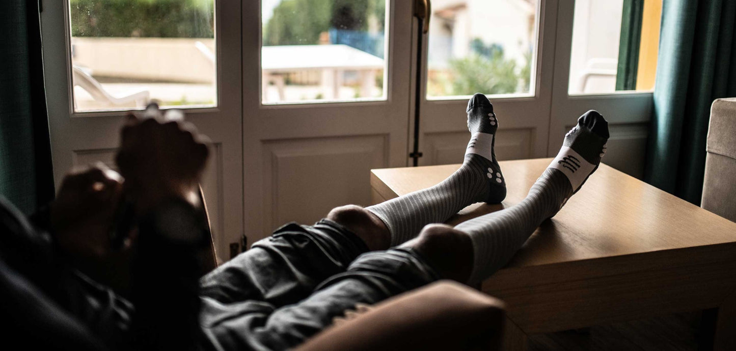 Tất chạy bộ Compressport Unisex's Full Socks Recovery