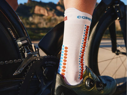 Tất đạp xe Compressport Unisex's Pro Racing Socks v4.0 Bike - Trắng/Cam (White/Orangeade)