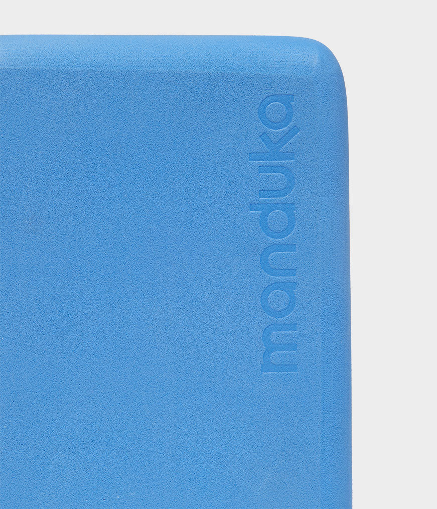 Mini Blocksurfer Gạch tập Yoga Manduka Recycled Foam Mini Travel Block - Surf – Key ...