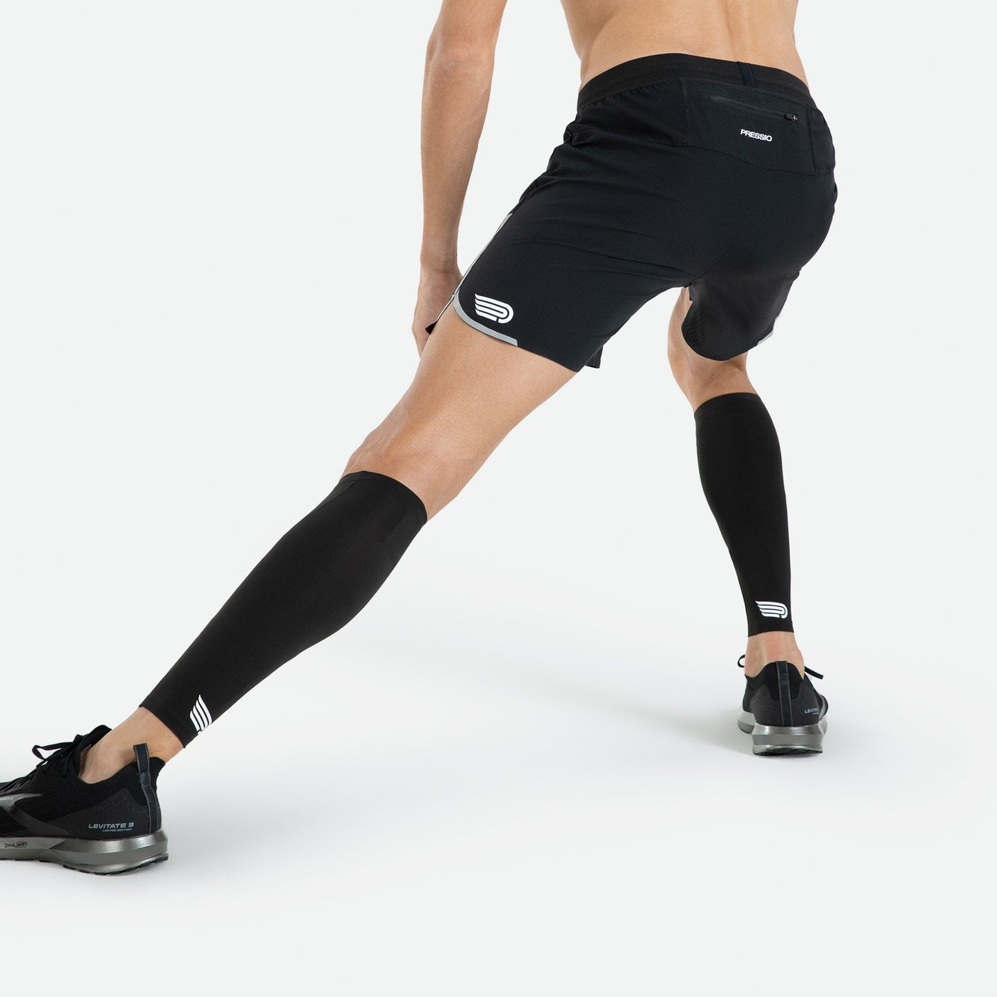 Quần chạy bộ Nam Pressio Ārahi Reflective 6.5" Short - Đen (Black)