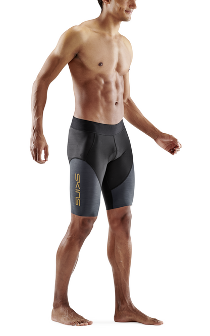 Quần Ba Môn Nam SKINS Tri Elite Half Tights - Black/Carbon