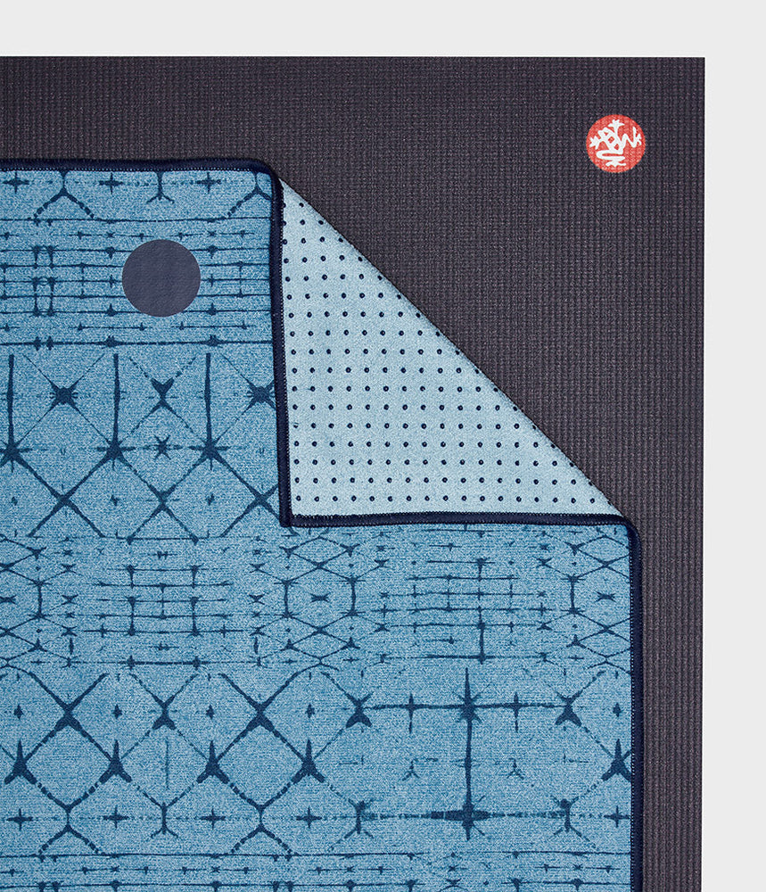 Manduka Yogitoes Skidless Yoga Mat Towel 71''- Star Dye Clear Blue