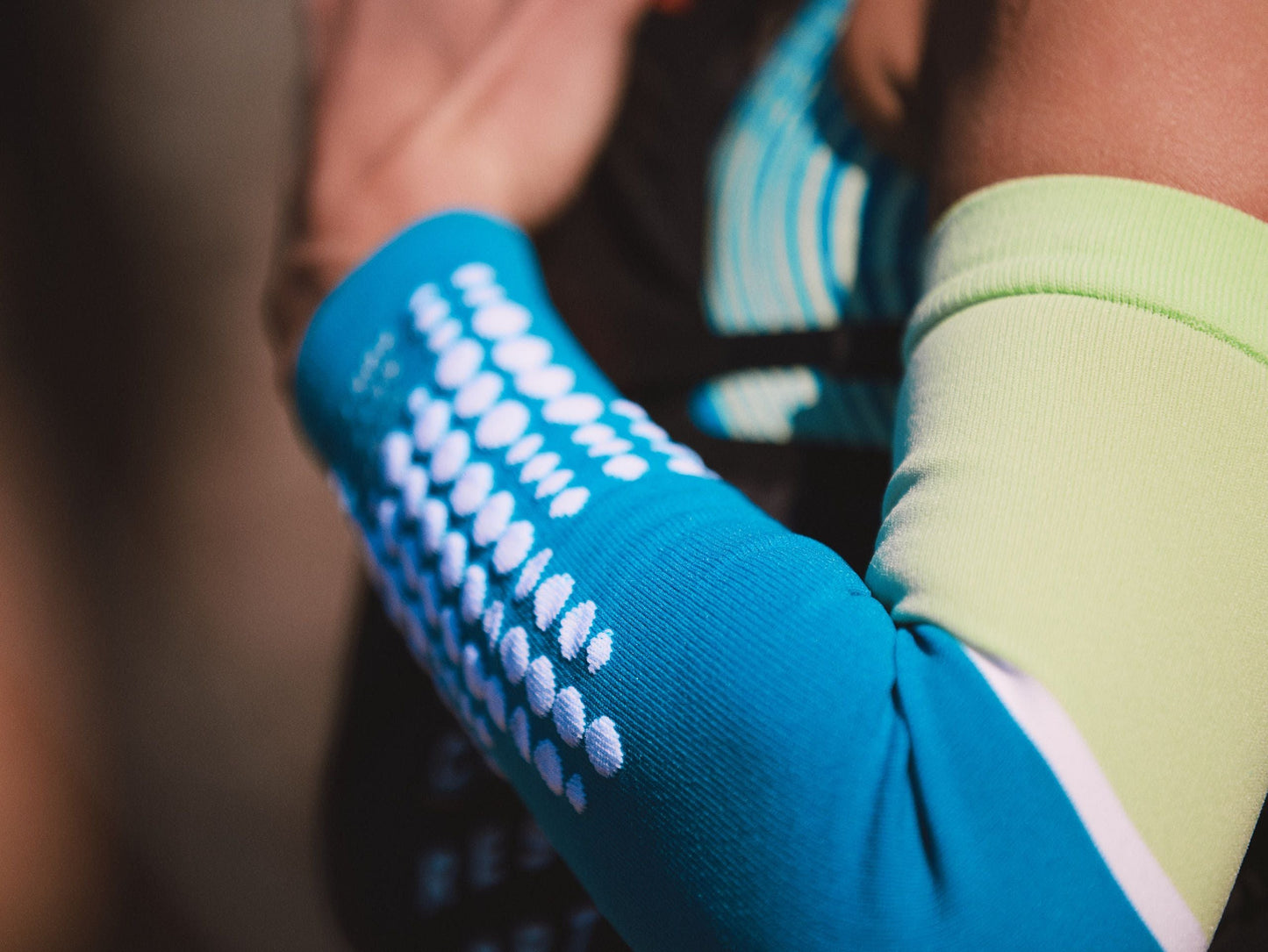 Băng bảo vệ ống tay Compressport Unisex's Arm Force Ultralight - Xanh (Enamel)