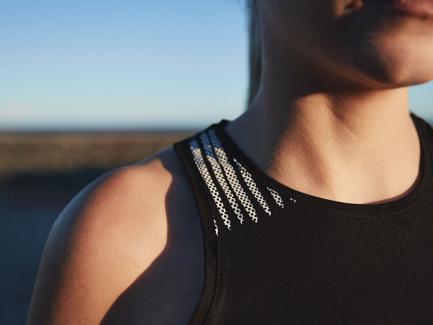 Áo chạy bộ Nữ Compressport Performance Singlet - Đen (Black/Paradise Green)