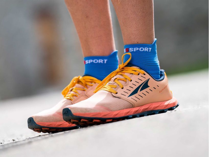 Tất chạy bộ Compressport Unisex's Pro Racing Socks v4.0 Run Low - Pacific Blue/ Deco Rose