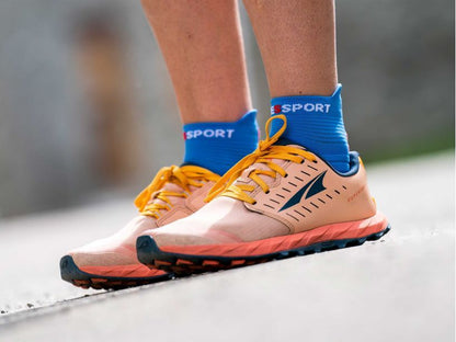 Tất chạy bộ Compressport Unisex's Pro Racing Socks v4.0 Run Low - Pacific Blue/ Deco Rose