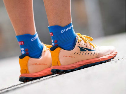 Tất chạy bộ Compressport Unisex's Pro Racing Socks v4.0 Run Low - Pacific Blue/ Deco Rose