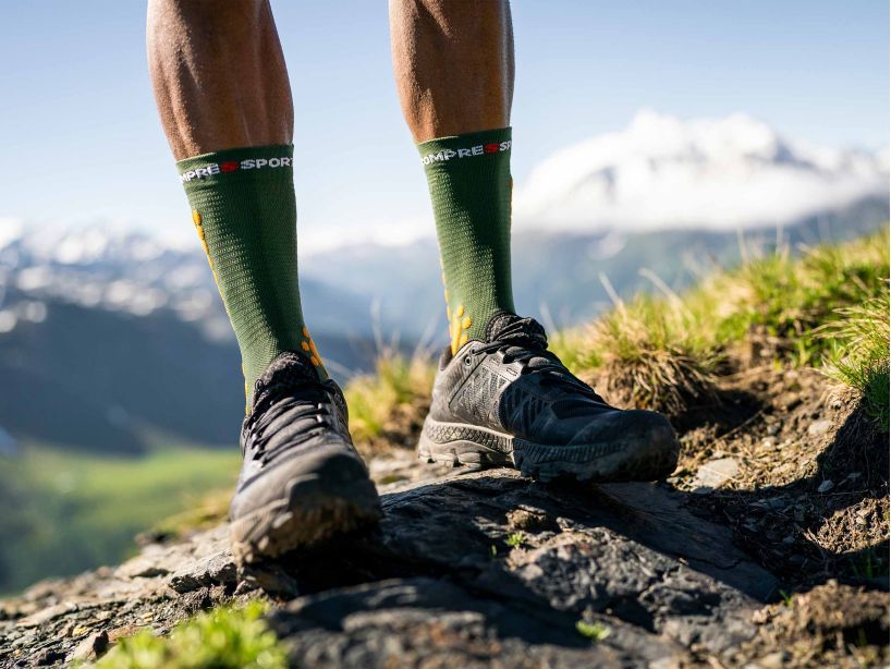 Tất chạy Trail Compressport Unisex's Pro Racing Socks V4.0 Trail - Xanh (RF Green/ DK Cheddar)