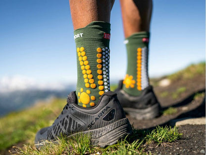 Tất chạy Trail Compressport Unisex's Pro Racing Socks V4.0 Trail - Xanh (RF Green/ DK Cheddar)
