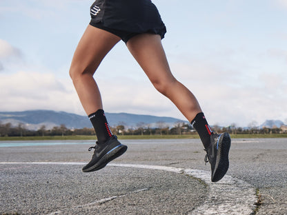 Tất chạy bộ Compressport Pro Racing Socks v4.0 Run High - Đen/Đỏ (Black/Red)