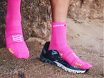 Compressport - Pro racing socks V4 Run High- FLUO PINK/PRIMEROSE