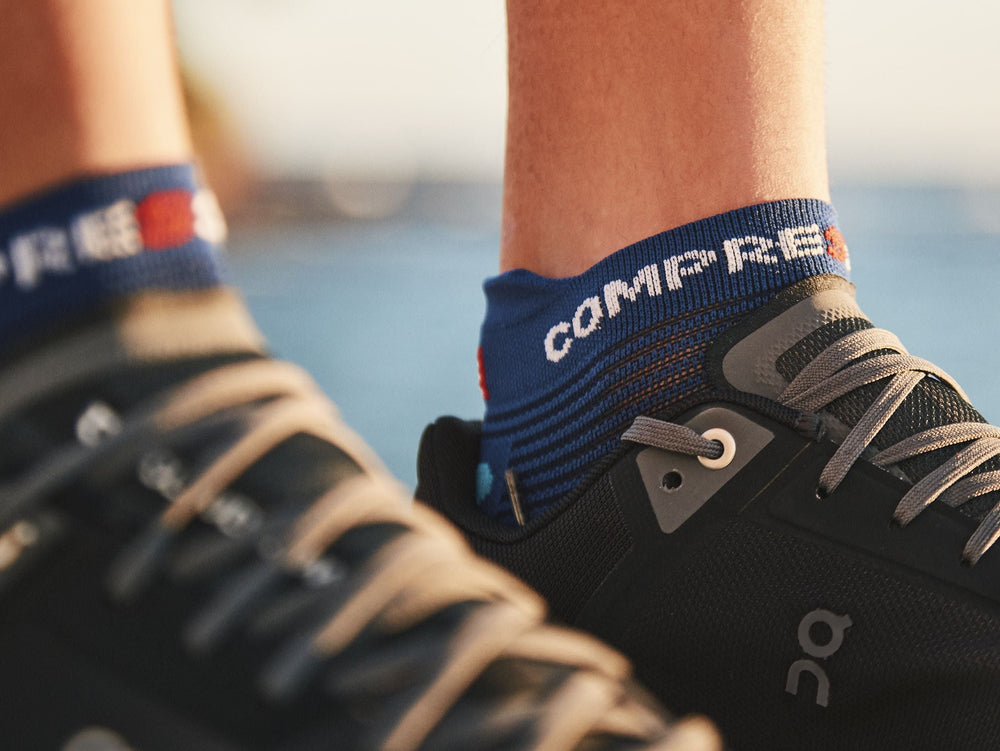 Compressport Unisex's Pro Racing Socks v4.0 Run Low - Sodalite/Fluo Blue