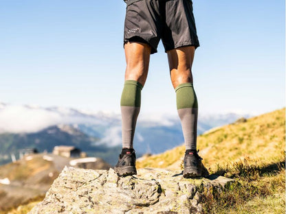 Băng bảo vệ bắp chân Compressport Unisex's 2V2 Calf Sleeve Rf - Xanh (Green/Steel Grey)