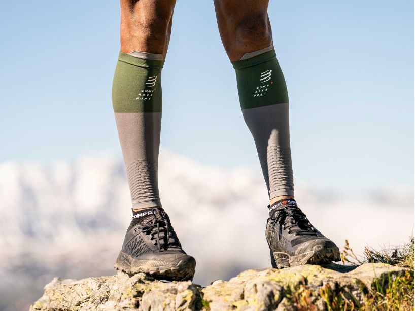 Băng bảo vệ bắp chân Compressport Unisex's 2V2 Calf Sleeve Rf - Xanh (Green/Steel Grey)