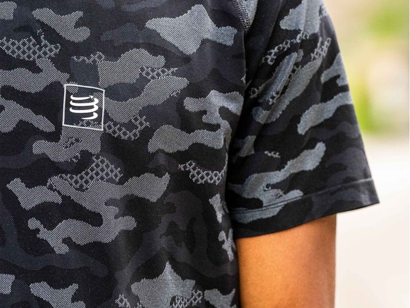 Áo chạy bộ Nam Compressport Training SS Tshirt - Camo Black